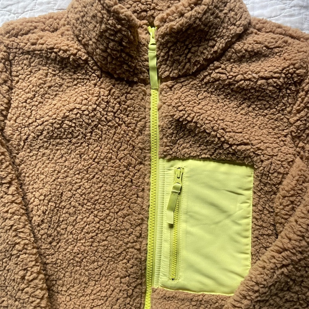 Amazon Essentials Women’s Sherpa Jacket in Brown and Yellow - Picture 2 of 4